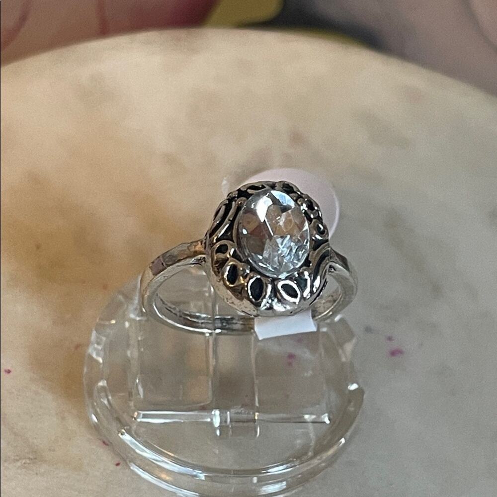 Elegant Silver Ring with Clear Gemstone 5.5